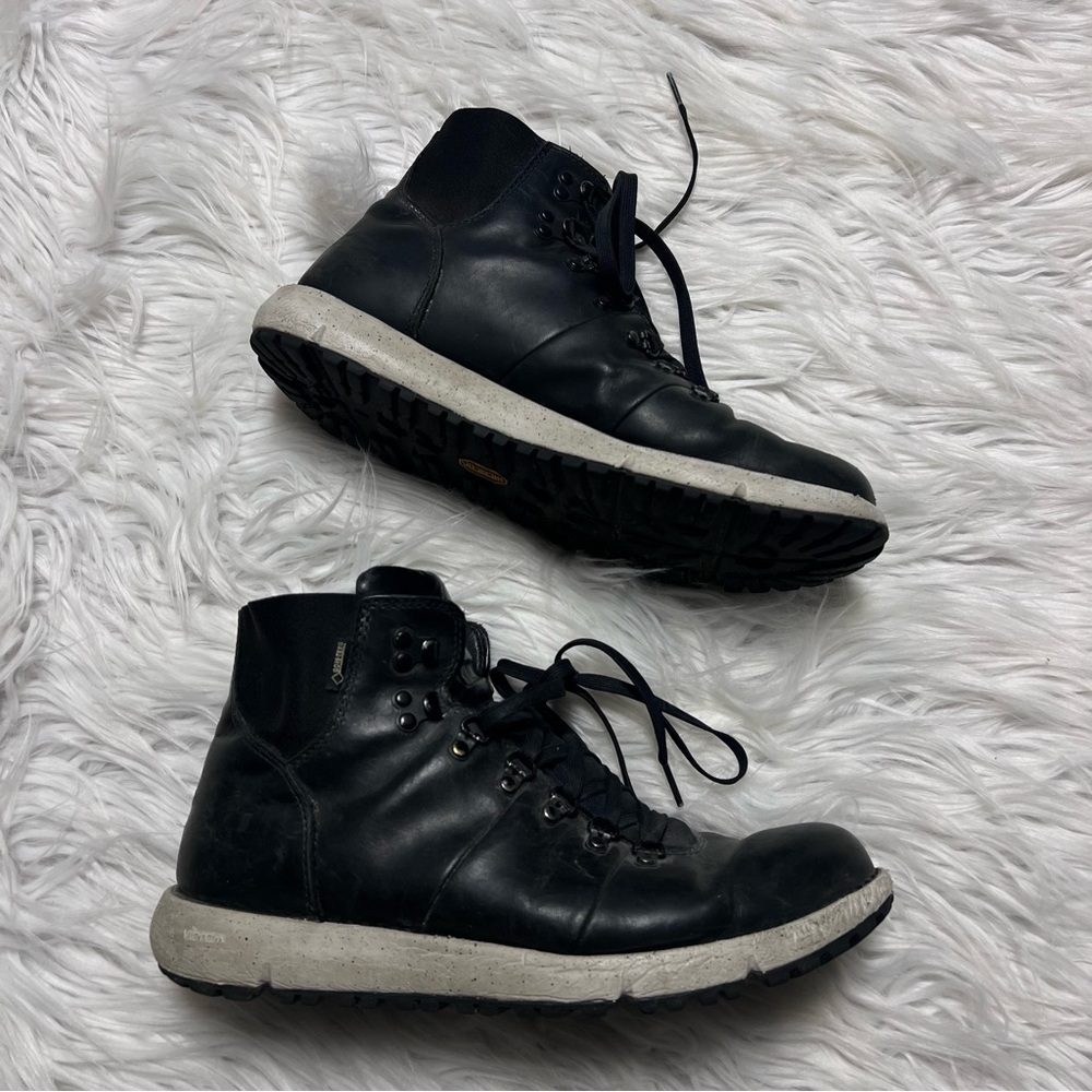Danner Gore-Tex high top lace up men’s 10 Black Leather Boots